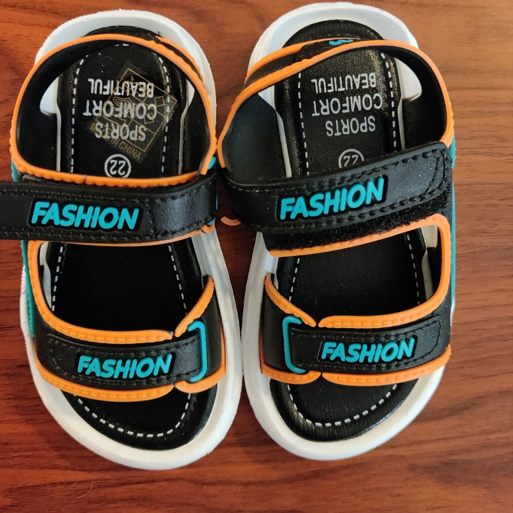 ***NWOT Fashion Sports Sandals -Toddler Boys Size (6.5)